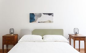 Renovated 3 Bedroom Apartment In The City Center